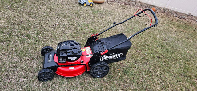 LAWNMOWER SALE, EXCELLENT 2 GOOD CONDITIONS, TUNED & SERVICED  in Lawnmowers & Leaf Blowers in Calgary - Image 2