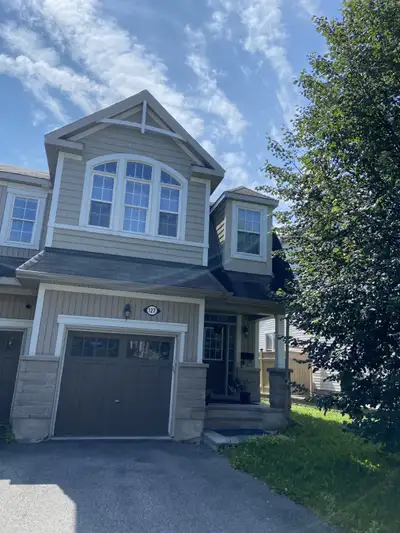 End Unit Townhouse for Rent in Kanata Lake, 127 Battersea Crescent, K2T 0C6 Features: 1. Available o...