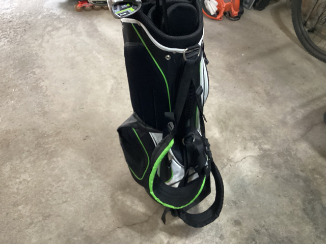 G52 PowerBilt Golf Clubs and Bag - RH - 4 Pictures  in Golf in Calgary - Image 4