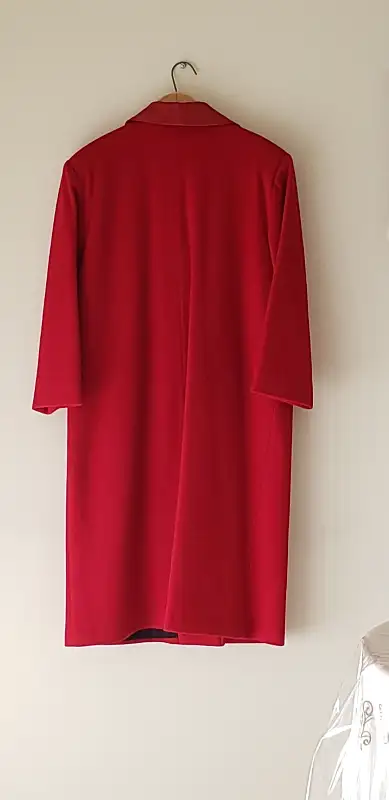 Manteau pure laine vierge rouge style classique des années 90 in Women's - Tops & Outerwear in Laval / North Shore - Image 3