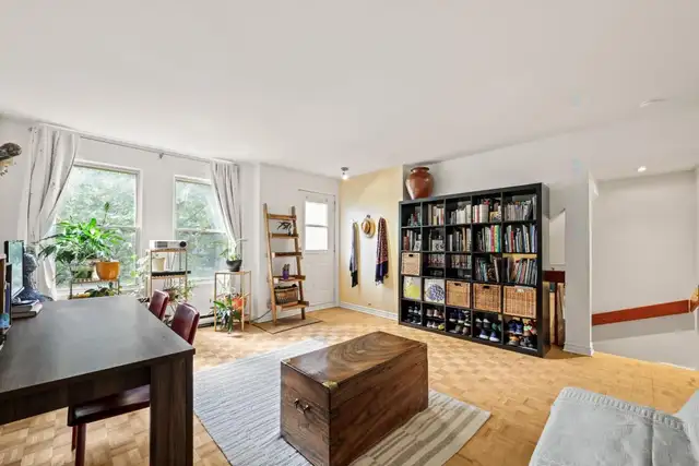 Charming Condo in a Delightful Neighborhood, 2 Bedrooms and 1,035 sq ft!