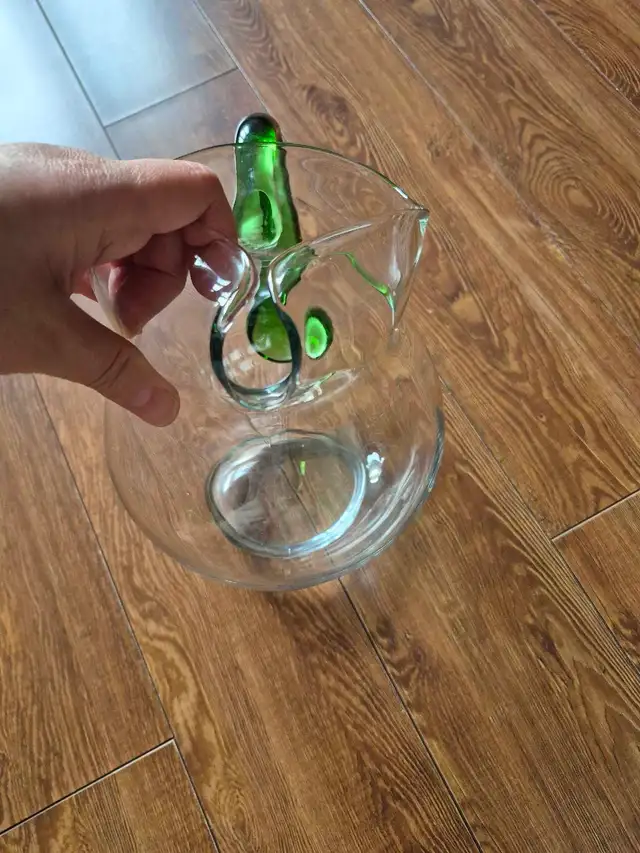 Glass Pitcher with Green Handle in Kitchen & Dining Wares in Napanee - Image 5