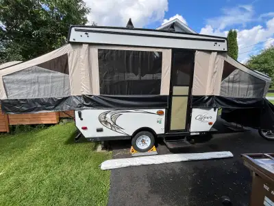 Tente roulotte Clipper 2017 sport 107 ls 10 pieds de plancher 1 lit queen, 1 lit double et la table...