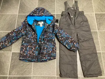 boys size 12 snowsuit READ description., View more