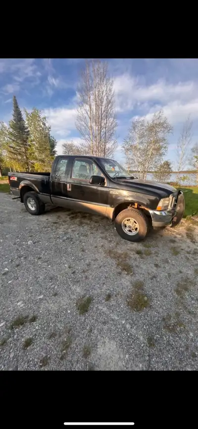 F-250 5.4 L GAS 2003 250 000km Solid frame À échanger contre chaloupe ou à vendre negociable Plaque...