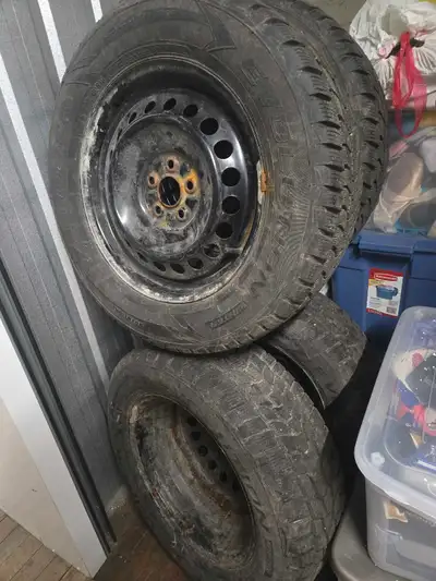 Free delivery with agreed upon price is reasonable. Winter tires - Cooper 225 R60 16 Approximately 8...