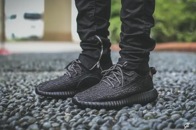 YEEZY BOOST 350 Pirate Black sz 12 11.5 New CONFIRMED in Men's Shoes in Markham / York Region - Image 8