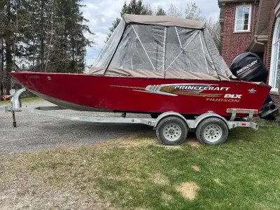 Bateau Princecraft Hudson DLX 2013 Moteur 115 hp Pour informations, contactez Edgar au 819-572-5440