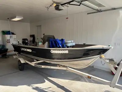 This pre-owned Legend 16 foot Pro Sport is a reliable aluminum fishing boat powered by a dependable...