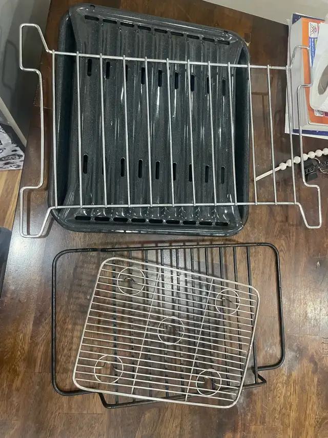 oven trays/ roasting pans  in Kitchen & Dining Wares in City of Toronto - Image 3