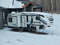 2019 Forest River 295QSL8 (Arctic Wolf) Fifth Wheel