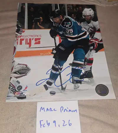 Logan Couture signed 8x10 photos Sharks Hockey / Photo signées, View more
