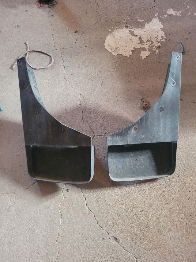 2014 chevy Silverado front mudflaps  in Auto Body Parts in Winnipeg - Image 2