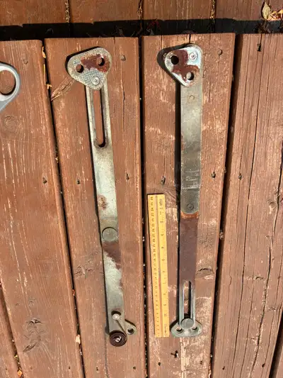 I have some Ford Ranchero tailgate hinges and shoulder/and tailgate bolts in fine ( 5/16")and course...