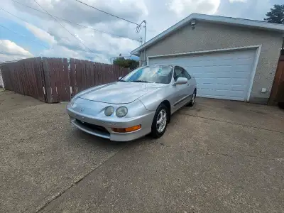 2000 Acura Integra Special Edition B18B1 with a 5 speed manual transmission Great commuter car, A to...