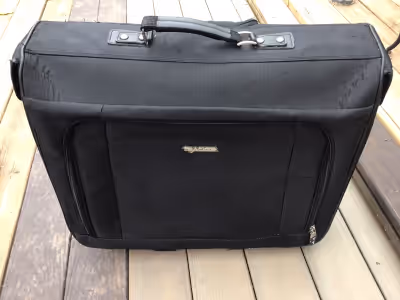 Good solid condition, all zippers working From non smocking household