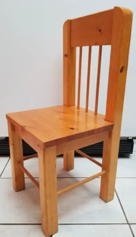 Wooden Kids Chair in Chairs & Recliners in Kelowna - Image 3
