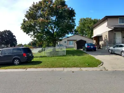 Furnished room in quiet residential area near Cataraqui Centre and one block to bus. This includes i...