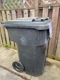 Large rolling garbage can