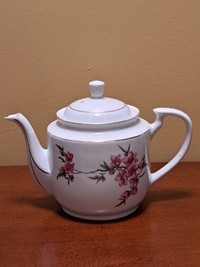 BEAUTIFUL TEAPOT - ONLY $10.00!