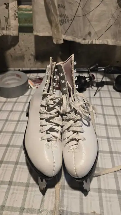 Lange Galaxy Figure Skates – Size 4 – Made in Canada, View more