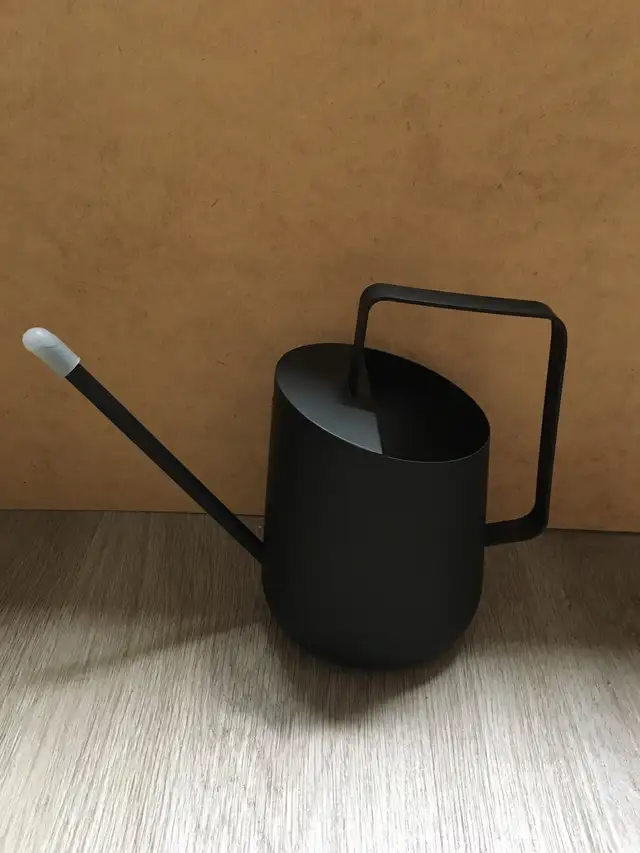 watering can in Plants, Fertilizer & Soil in City of Montréal - Image 2