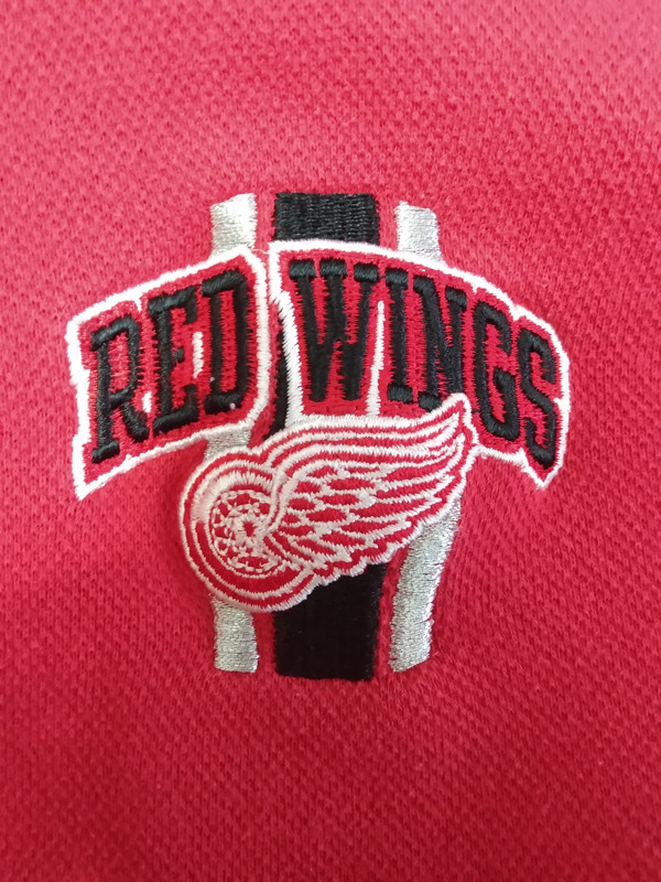 Detroit Red Wings NHL 1/4 Zip XL Sweater in Men's in London - Image 2