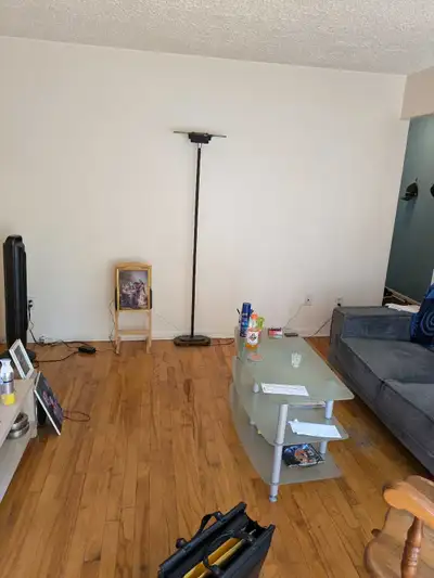 Près du métro cégep autobus 8 28 88 près du magasin Jacques Cartier parfait pour étudiants libre jan...