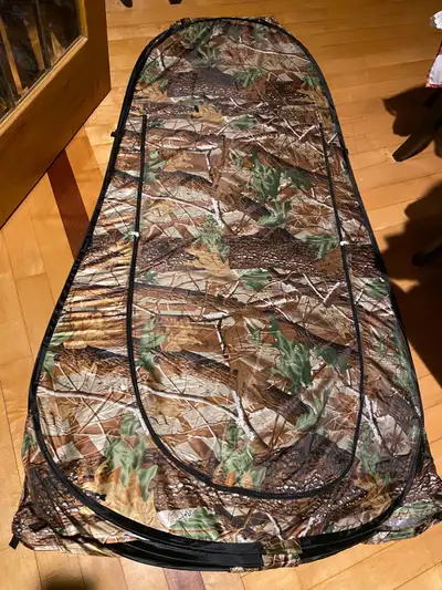 Brand new never used Hunting camouflage blind, hide out pop up bathroom tent, outdoor changing room....