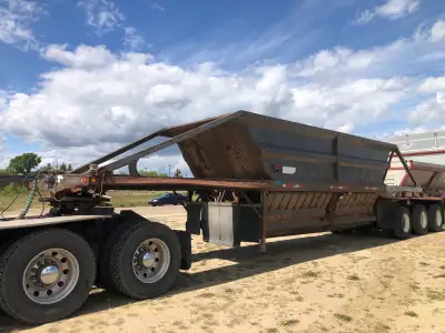 2005 Arne's clam dump gravel trailer Almost straight sides Extra long gates 17’ Air ride suspension...