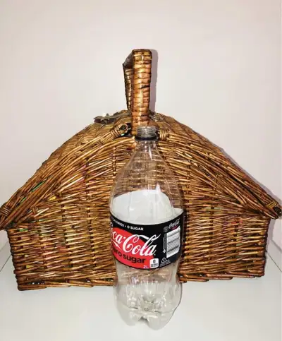 Vintage large picnic basket / pls read Description / firm price, View more