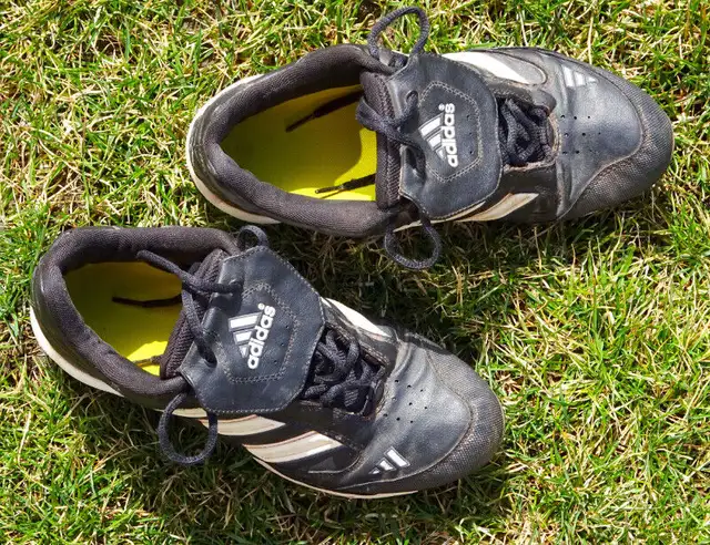 Men’s ADIDAS baseball/softball interchangeable cleats - size 10. in Baseball & Softball in Markham / York Region - Image 5