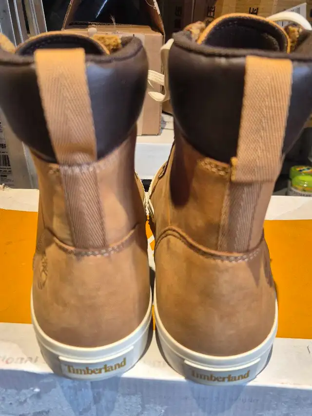 Timberlands Boots Womens 8.5  in Women's - Shoes in Mississauga / Peel Region - Image 8