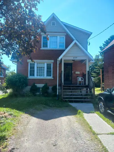 3 Bed, 2 Bath - 2nd Ave and Fisher