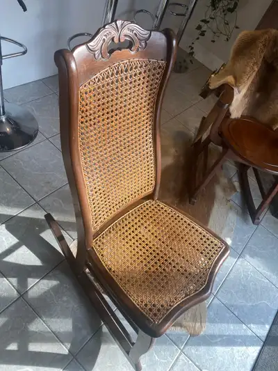 A beautiful vintage Victorian style rocking chair in great shape and condition.