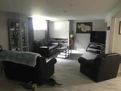 *North End Lindsay* Lovely 2 Bed (+Den), 1 Bath (4-piece), Lower Level apartment in Bungalow on a qu...