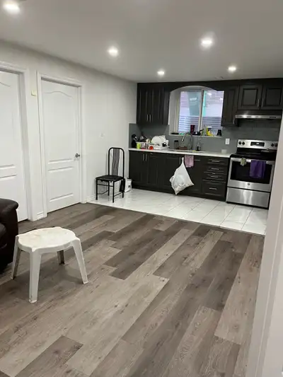 Space available for 1 girl in sharing with another girl. Near Sheridan College Separate entrance Sep...