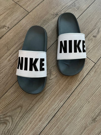 Sandale Nike à l’état neuve