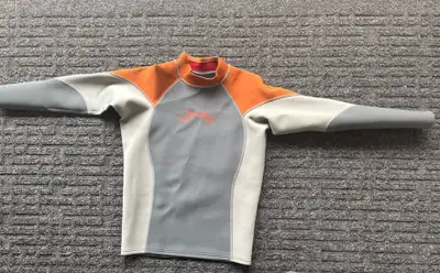 Level six neoprene wetsuit top women’s size large, View more