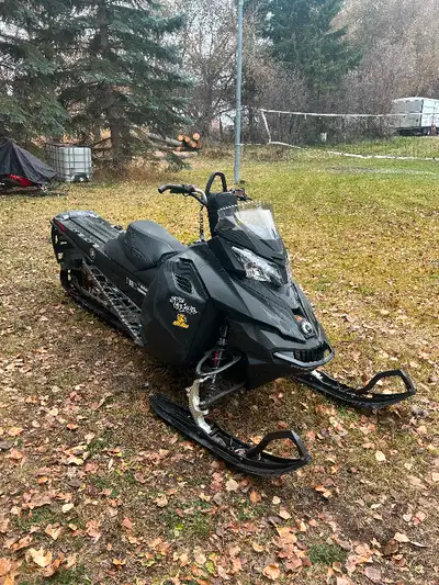 2015 Summit X 800 163” x 3” in great shape. It has handle bar bag , rear stow bag & gas can on Quick...