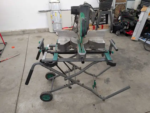 hitachi 12" sliding Miter saw with Stand in Power Tools in Markham / York Region - Image 5