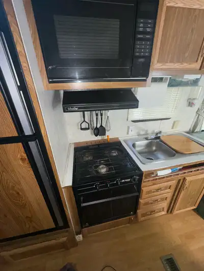 1996 Dutchmen travel trailer 28’ could use a service haven’t used in a couple years GVW 5000 lbs Com...