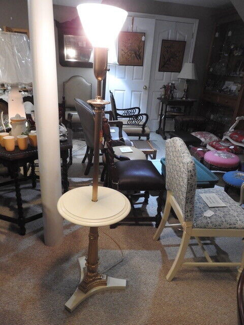 antique / vintage table top floor lamp, recently restored in Home Décor & Accents in Hamilton - Image 4