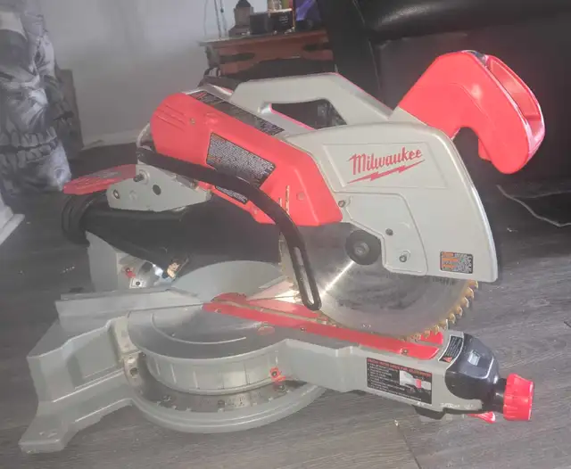 Milwaukee Sliding Mitre saw in Power Tools in London - Image 4