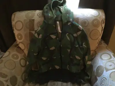 Lululemon sweater size 6, View more