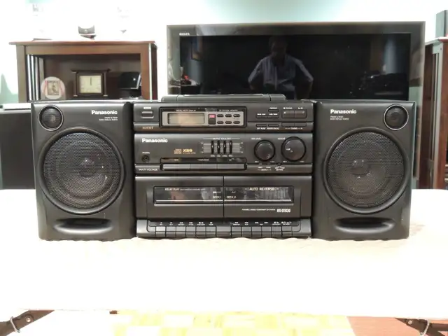 Technics RX-DT630 Portable AM/FM/CD/Tape System in Stereo Systems & Home Theatre in Mississauga / Peel Region - Image 2