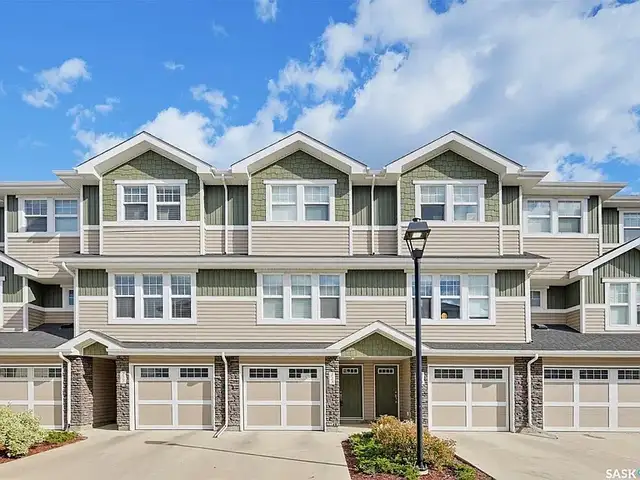 Lease takeover - Stonebridge Condo, excellent opportunity!