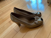 "Aerosoles" Leather Taupe Heels / Pumps with peep-a-boo toe