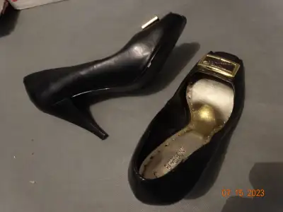 Shoes for lady, 10M, high heel ,new,black ,open toe,.COACH  pair, Voir plus