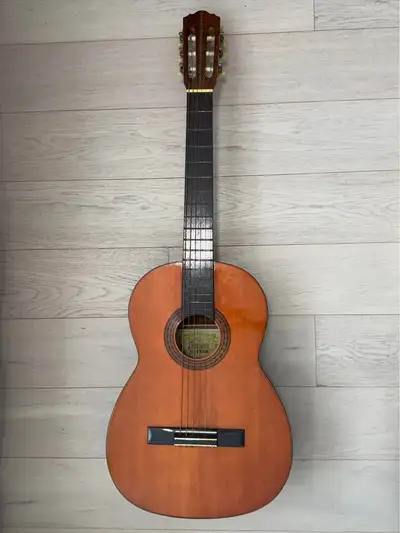 Vintage Suzuki no 700 Classical Guitar, View more